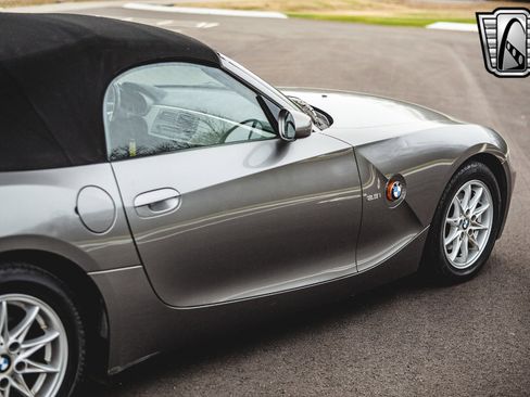 Used 2004 BMW Z4 2.5i image 16