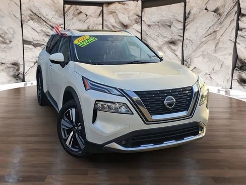 Used 2021 Nissan Rogue Platinum image 2