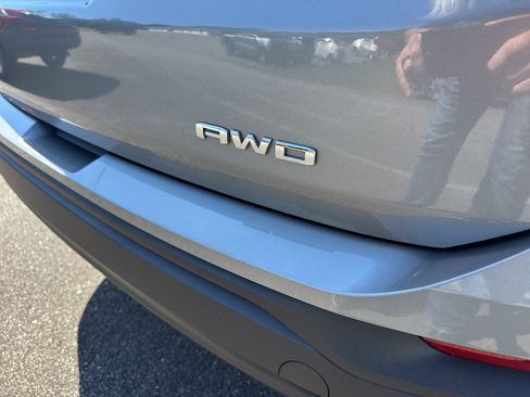 Used 2024 GMC Terrain SLE image 12