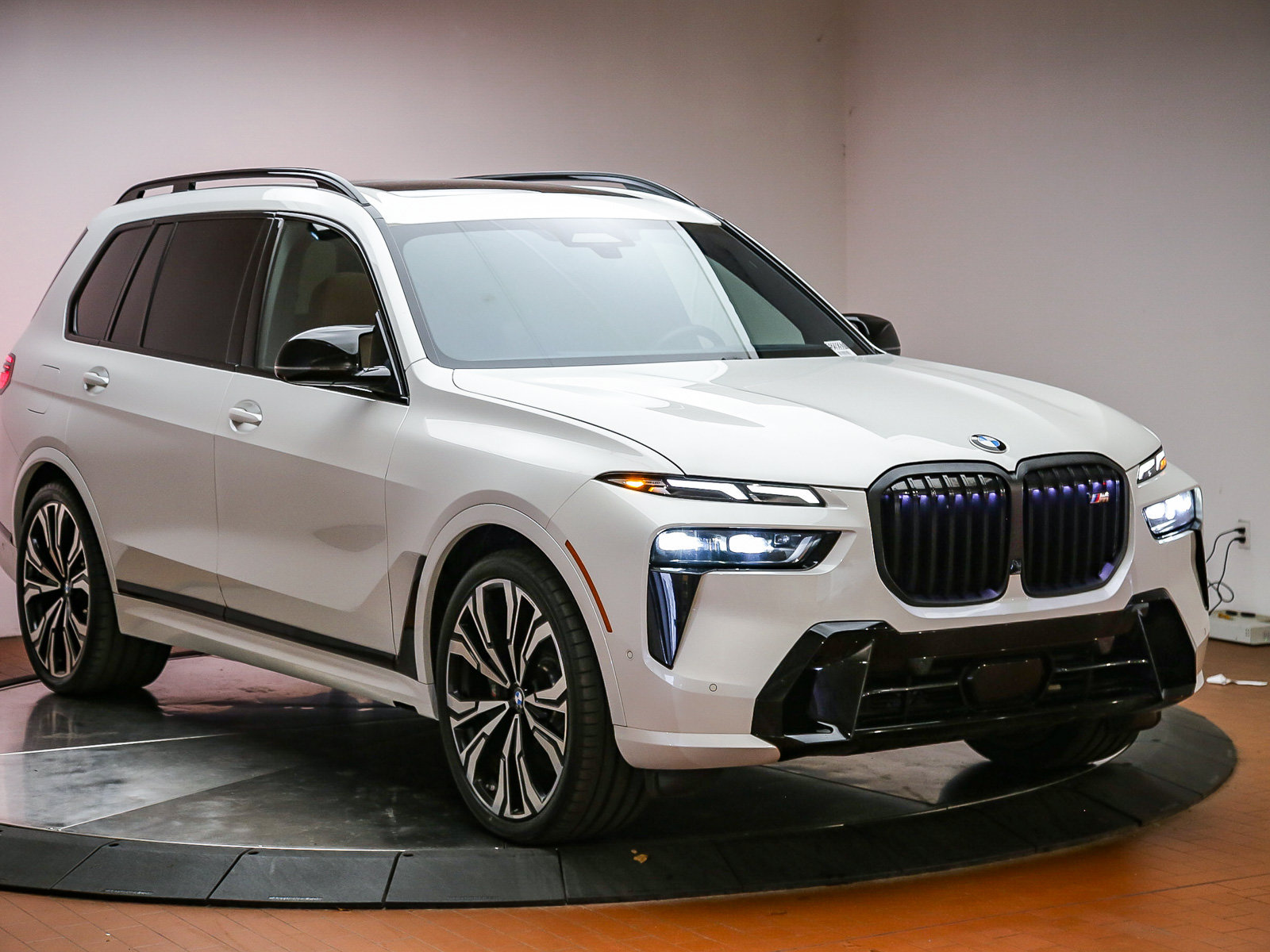 Used 2025 BMW X7 M60i AWD/4WD image 3