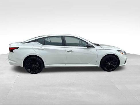 Used 2022 Nissan Altima 2.5 SR w/ Midnight Edition Package AWD/4WD image 6