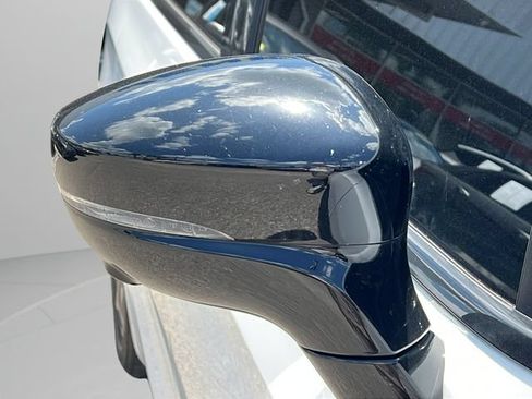Used 2024 Chrysler Pacifica Limited w/ Uconnect Theater Family Group FWD image 35