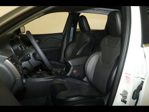 Used 2022 Jeep Cherokee Latitude Lux w/ Sun & Sound Group image 18