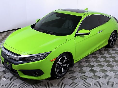 Used 2016 Honda Civic Touring image 3