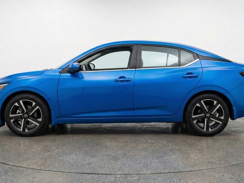 Used 2025 Nissan Sentra SV image 5