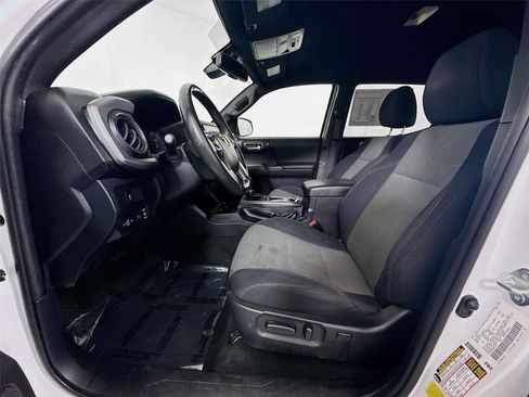 Used 2022 Toyota Tacoma TRD Off-Road RWD image 2