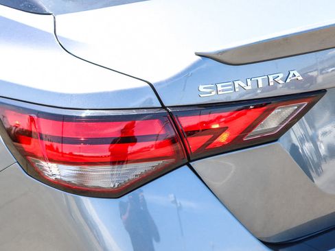 Used 2025 Nissan Sentra SR w/ SR Premium Package FWD image 9