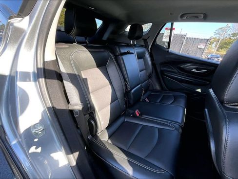 Used 2023 GMC Terrain SLT image 24