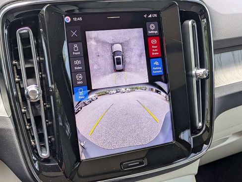 Certified 2026 Volvo XC40 B5 Plus AWD/4WD image 21