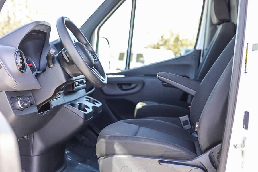 Used 2024 Mercedes-Benz Sprinter 2500 image 17