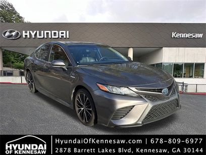 Used 2020 Toyota Camry SE w/ Sunroof Package