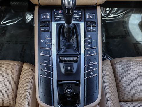 Used 2017 Porsche Macan S image 14