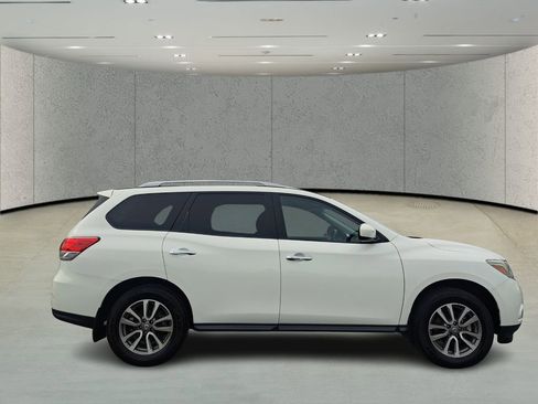 Used 2013 Nissan Pathfinder SV w/ Trailer Tow Pkg image 4