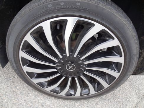 Used 2023 Lincoln Nautilus Black Label w/ Class II Trailer Tow Package image 12