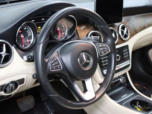 Used 2018 Mercedes-Benz GLA 250 4MATIC image 11