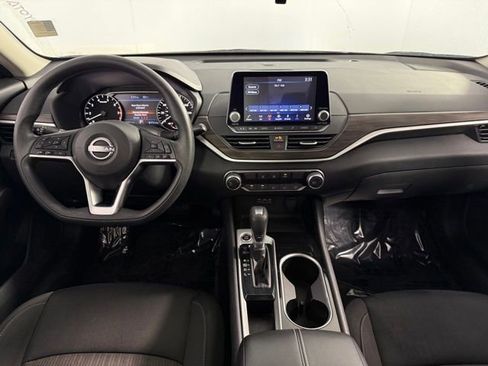 Used 2024 Nissan Altima 2.5 SV image 24