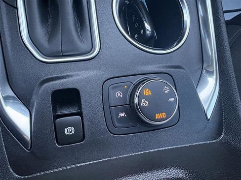 Used 2023 Chevrolet Traverse LT image 20