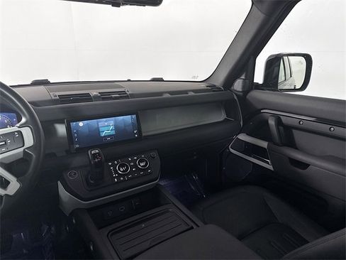 Certified 2021 Land Rover Defender 110 SE image 25