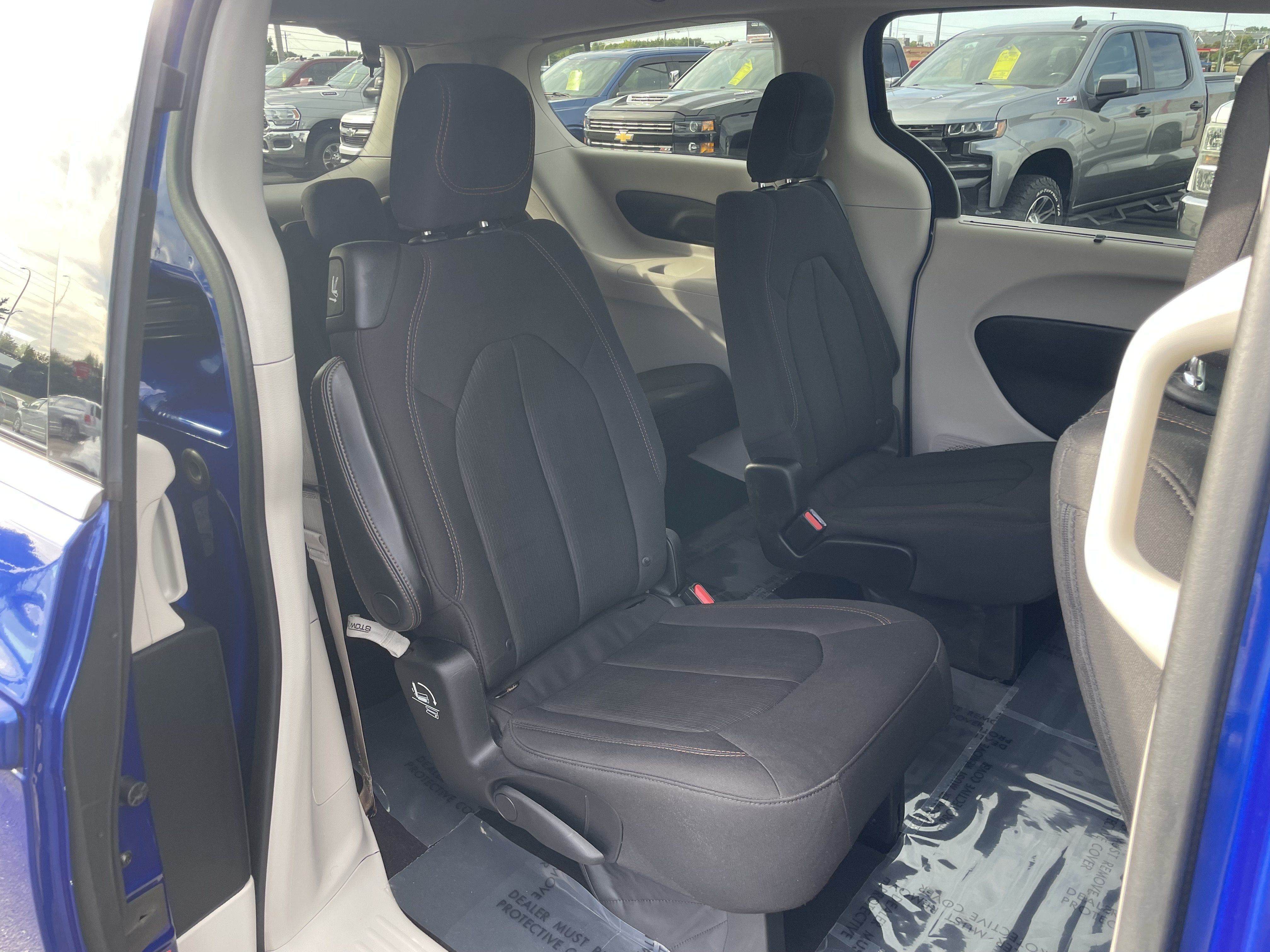 Used 2018 Chrysler Pacifica Touring Plus w/ Tire & Wheel Group FWD image 26