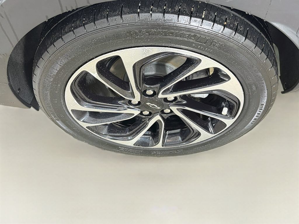 Used 2023 Chevrolet Bolt EUV Premier w/ Sun & Sound Package FWD image 31