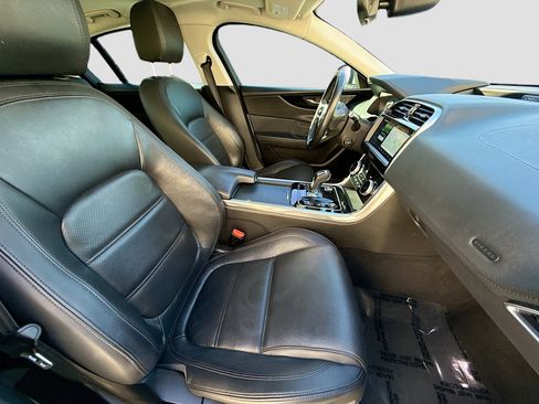 Used 2020 Jaguar XE S image 33