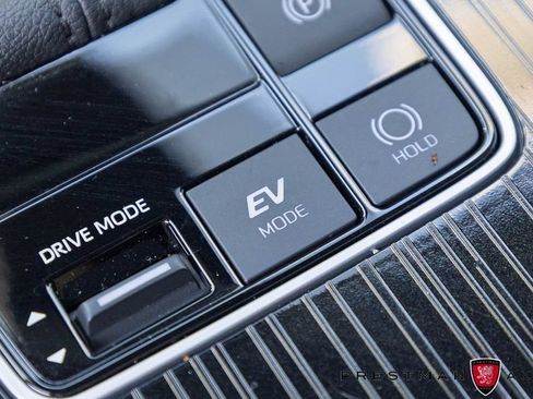Used 2025 Toyota Sienna XSE FWD image 8