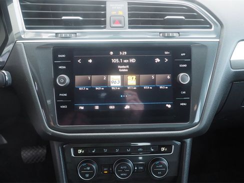 Used 2020 Volkswagen Tiguan SE image 13