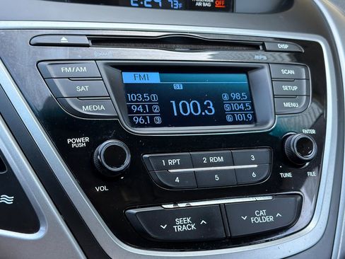Used 2016 Hyundai Elantra SE FWD image 19