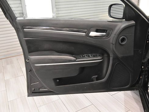 Used 2018 Chrysler 300 Touring L AWD/4WD image 13