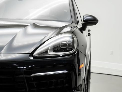 Used 2023 Porsche Cayenne w/ Premium Package AWD/4WD image 50