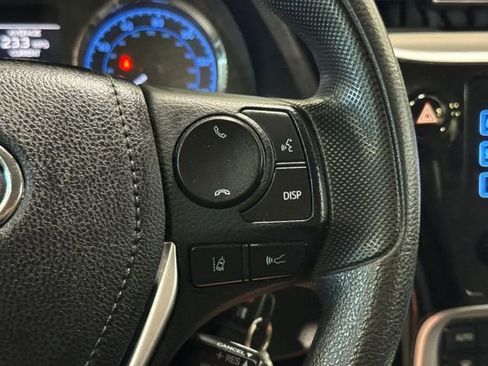 Used 2018 Toyota Corolla LE image 15