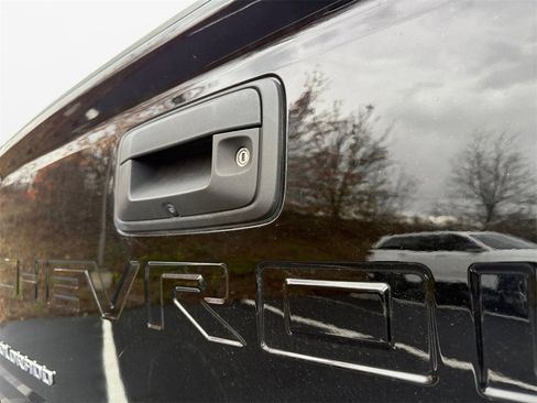 Used 2022 Chevrolet Colorado W/T w/ Custom Special Edition image 17