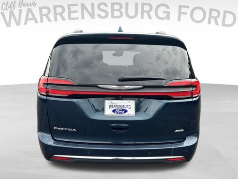Used 2022 Chrysler Pacifica Touring-L AWD/4WD image 6