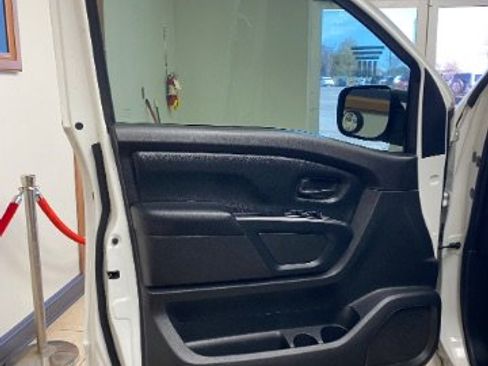 Used 2018 Nissan Titan S w/ S Utility Package image 10