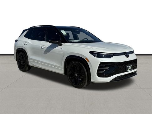 New 2026 Volkswagen Tiguan SE R-Line image 3