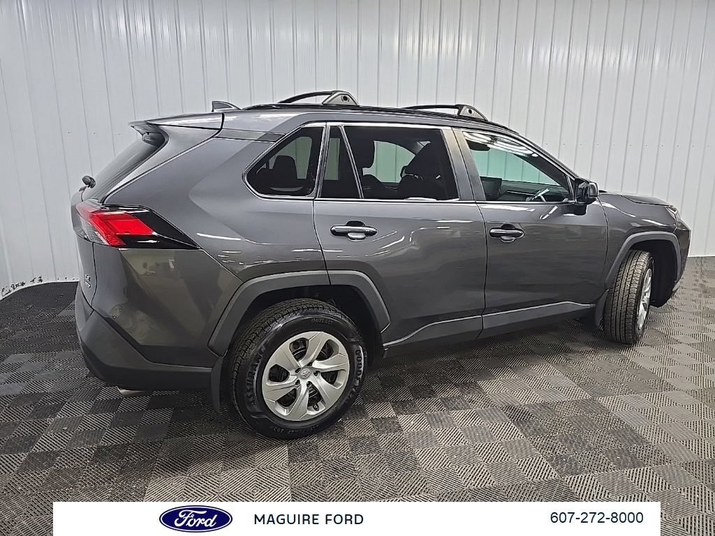 Used 2021 Toyota RAV4 LE AWD/4WD image 3