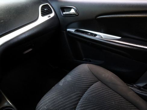 Used 2020 Dodge Journey SE w/ Blacktop Package image 11