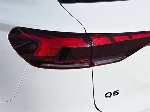 Used 2025 Audi Q6 e-tron Premium Plus w/ Premium Plus image 38