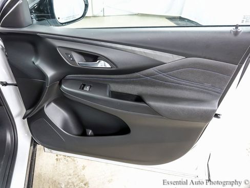 Used 2025 Buick Envista Sport Touring image 21