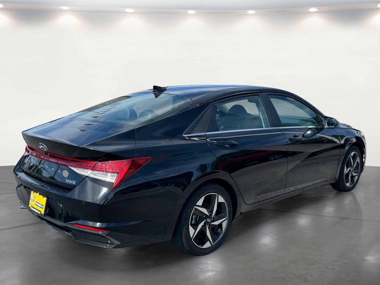 Used 2023 Hyundai Elantra Limited FWD image 3