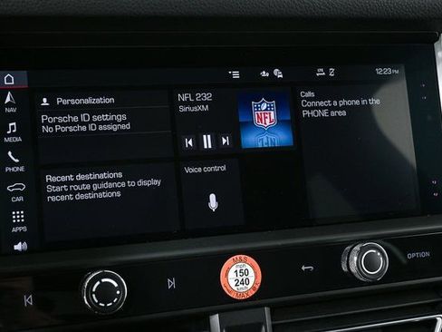 Certified 2025 Porsche Macan image 13