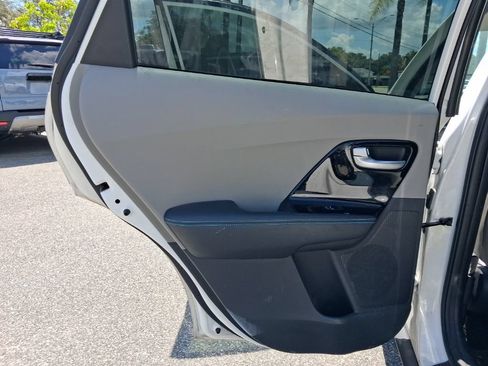 Used 2020 Kia Niro Touring FWD image 21