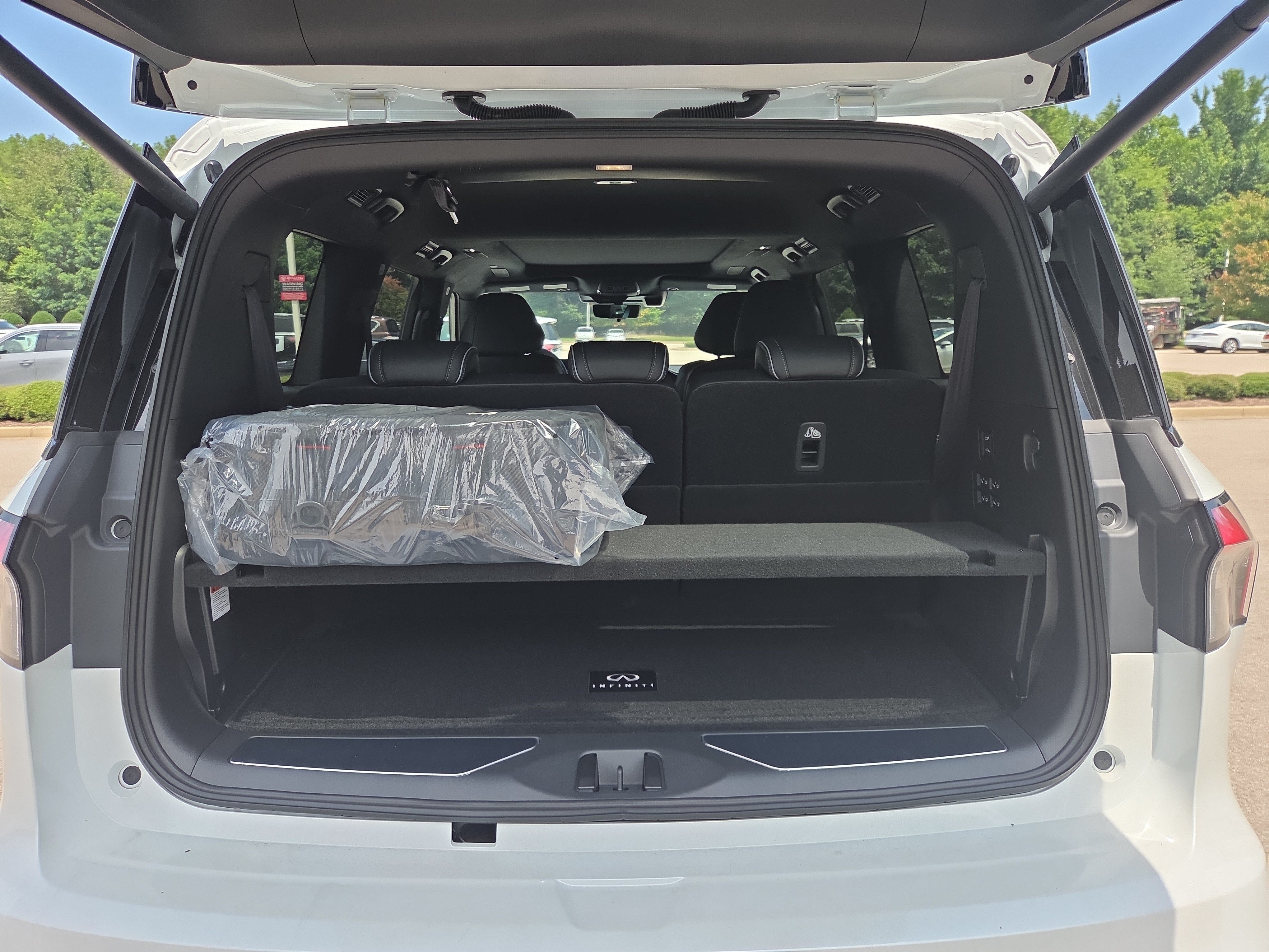 New 2027 INFINITI QX80 Autograph w/ Premium Cargo Package AWD/4WD image 9