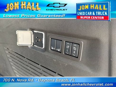 Used 2025 Chevrolet Suburban High Country AWD/4WD image 11
