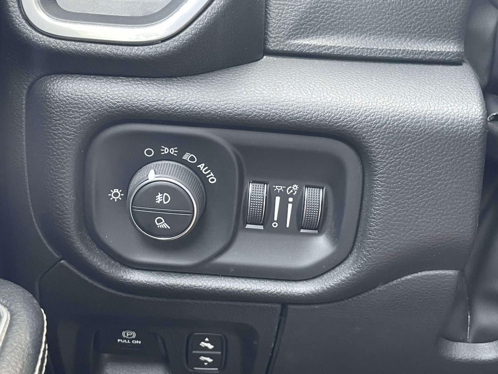 Used 2023 RAM 1500 Laramie AWD/4WD image 19