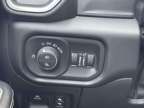 Used 2023 RAM 1500 Laramie AWD/4WD image 19