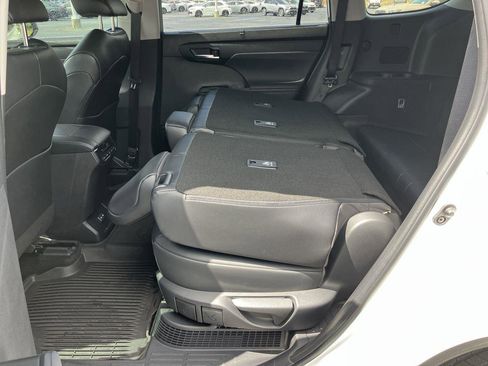 Used 2023 Toyota Highlander XLE image 24