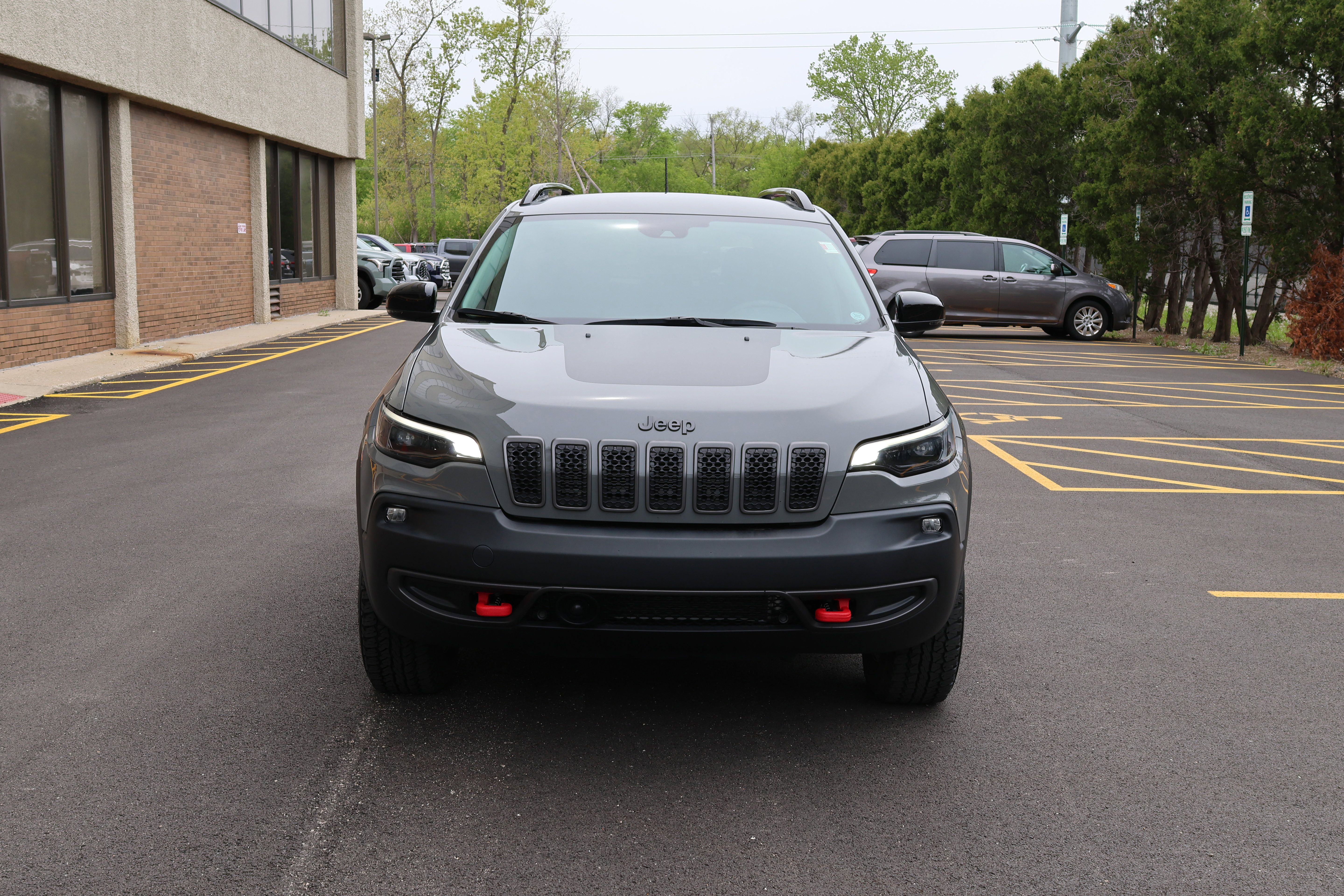 Used 2022 Jeep Cherokee Trailhawk AWD/4WD image 11