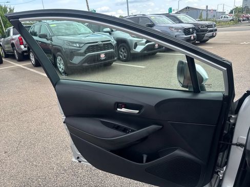 Used 2020 Toyota Corolla LE FWD image 32