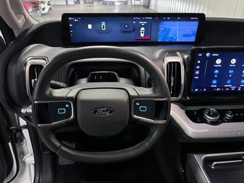 Used 2025 Ford Expedition Active AWD/4WD image 25